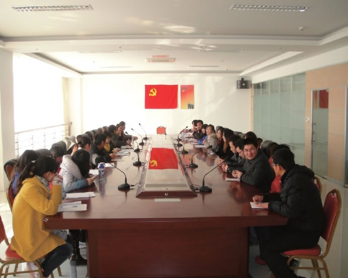 黨旗下，我們莊嚴宣誓